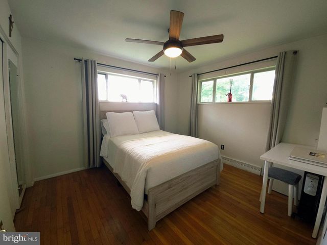 1085 CHAMBERS ST, Harrisburg, PA 17113