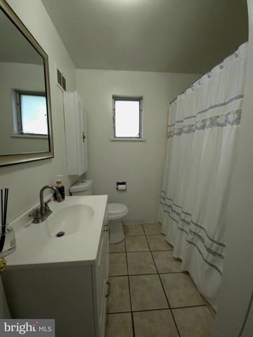 1085 CHAMBERS ST, Harrisburg, PA 17113