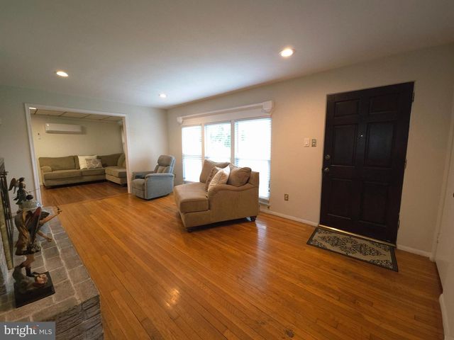 1085 CHAMBERS ST, Harrisburg, PA 17113