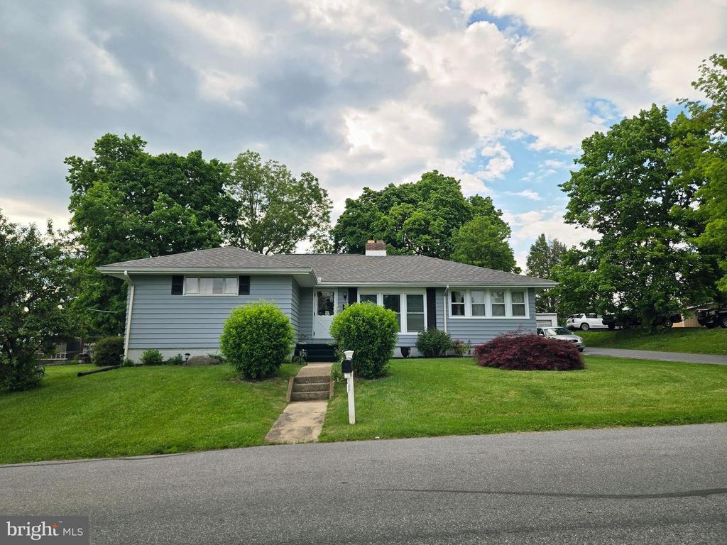 1085 CHAMBERS ST, Harrisburg, PA 17113