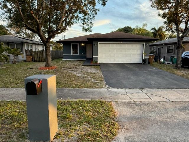 176 SW 5th Court, Deerfield Beach, FL 33441