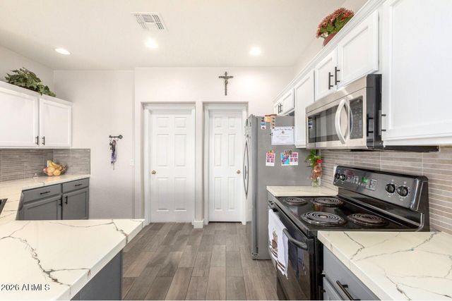 4535 W COTTONTAIL Road, Phoenix, AZ 85086