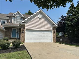 91 Sunset Cove Circle, Eastlake, OH 44095