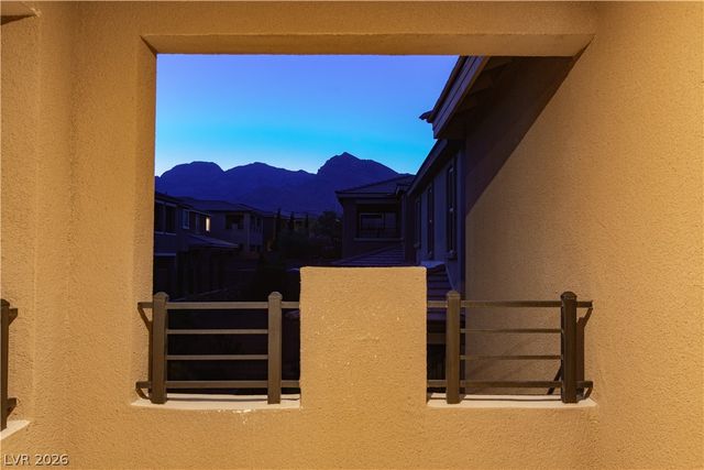 909 Riverlawn Place, Las Vegas, NV 89138