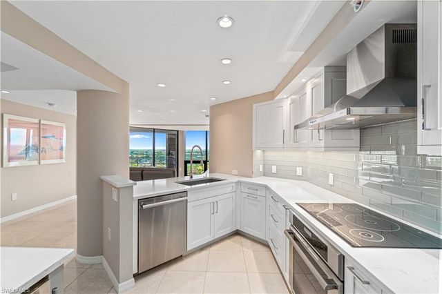 4751 Gulf Shore BLVD N PH-03, Naples, FL 34103
