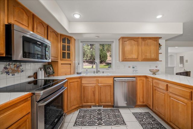 5915 S Dearborn Rd, Spokane, WA 99223