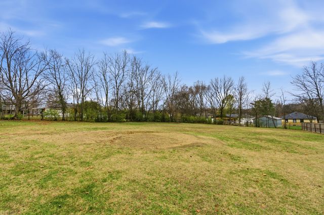 919 Sun Valley Dr, Madison, TN 37115