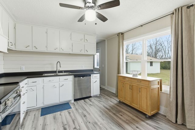 919 Sun Valley Dr, Madison, TN 37115