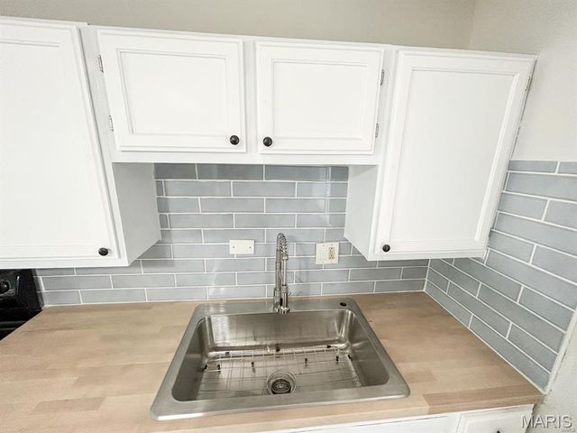 9839 Lawnview Drive, Moline Acres, MO 63136