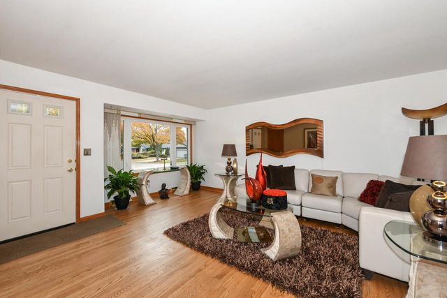 8069 N 105th STREET, Milwaukee, WI 53224