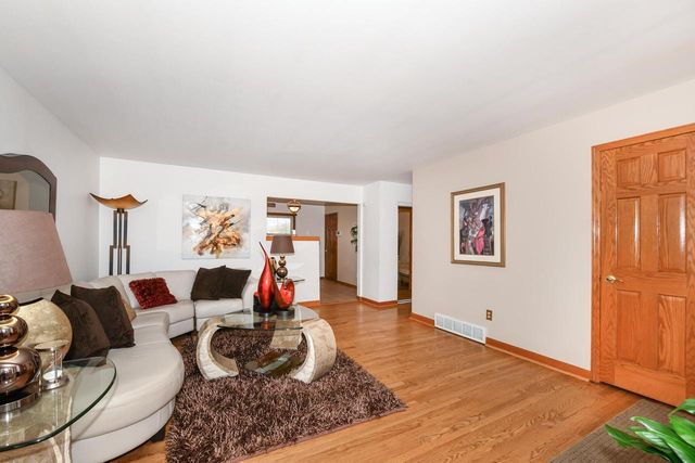 8069 N 105th STREET, Milwaukee, WI 53224