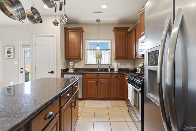 7602 Graydon Street NW, Huntsville, AL 35806