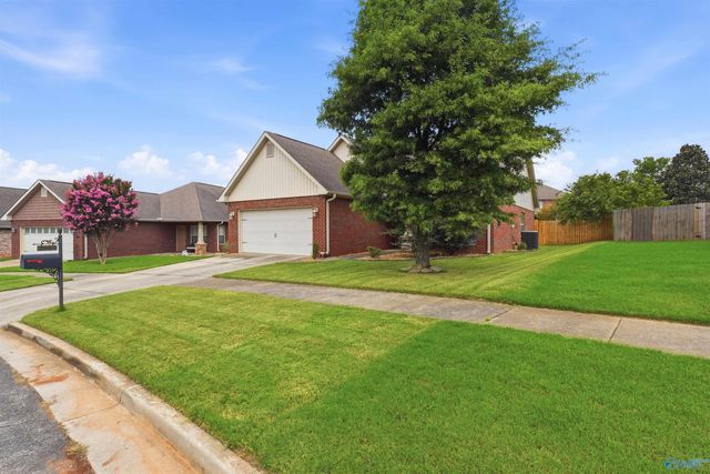 7602 Graydon Street NW, Huntsville, AL 35806