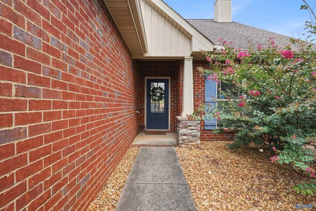 7602 Graydon Street NW, Huntsville, AL 35806