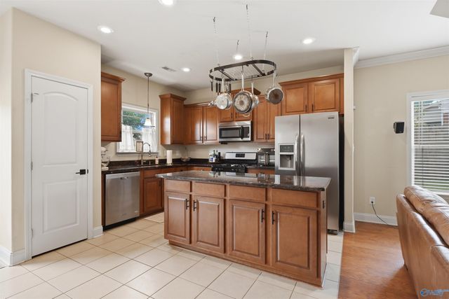 7602 Graydon Street NW, Huntsville, AL 35806
