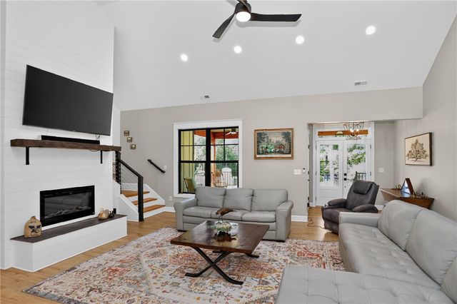 216 Bunker Lane, Westminster, SC 29693