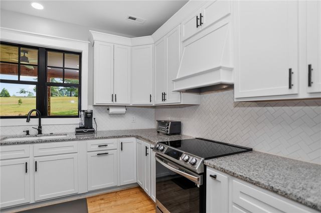 216 Bunker Lane, Westminster, SC 29693