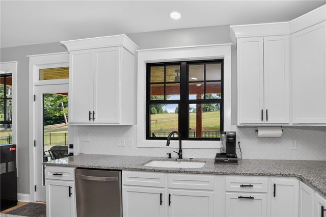 216 Bunker Lane, Westminster, SC 29693