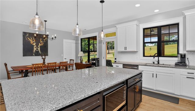 216 Bunker Lane, Westminster, SC 29693