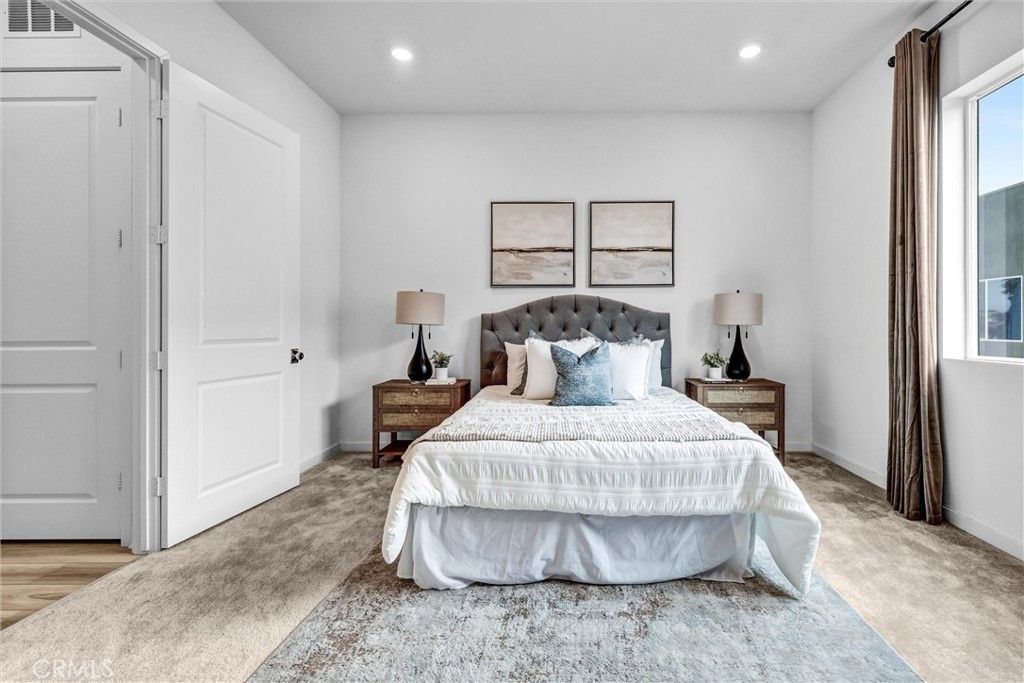 Image 12 of property listing at 105 Baluster, Irvine, CA 92618