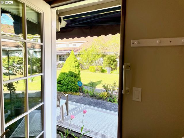 13775 Sw SCHOLLS FERRY Rd 304, Beaverton, OR 97008