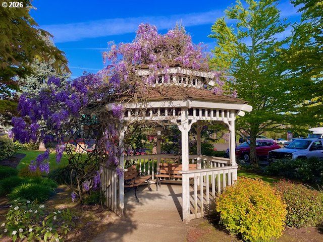 13775 Sw SCHOLLS FERRY Rd 304, Beaverton, OR 97008