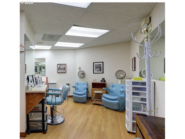 13775 Sw SCHOLLS FERRY Rd 304, Beaverton, OR 97008