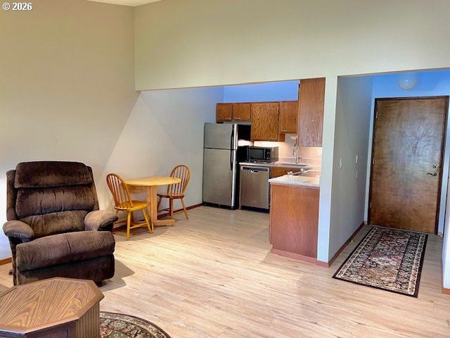 13775 Sw SCHOLLS FERRY Rd 304, Beaverton, OR 97008