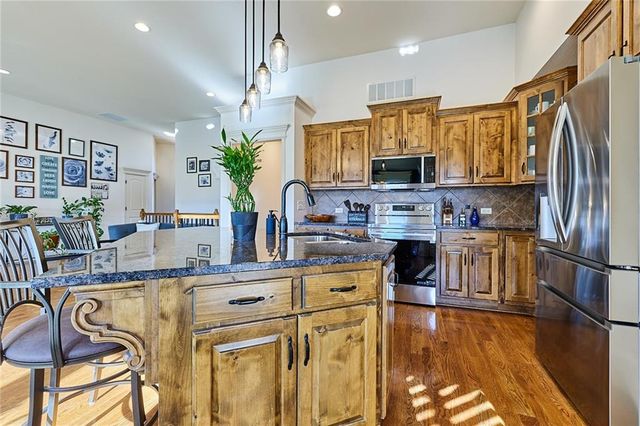 707 Tomahawk Court, Smithville, MO 64089