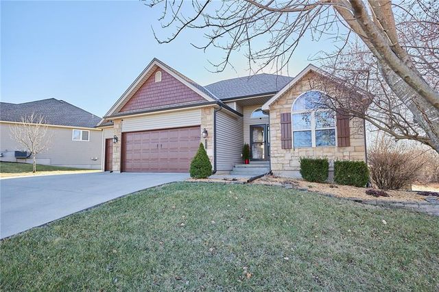 707 Tomahawk Court, Smithville, MO 64089