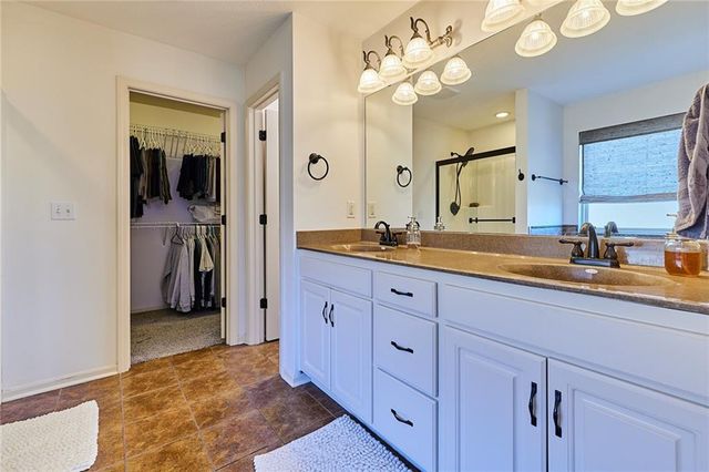 707 Tomahawk Court, Smithville, MO 64089