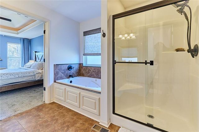 707 Tomahawk Court, Smithville, MO 64089