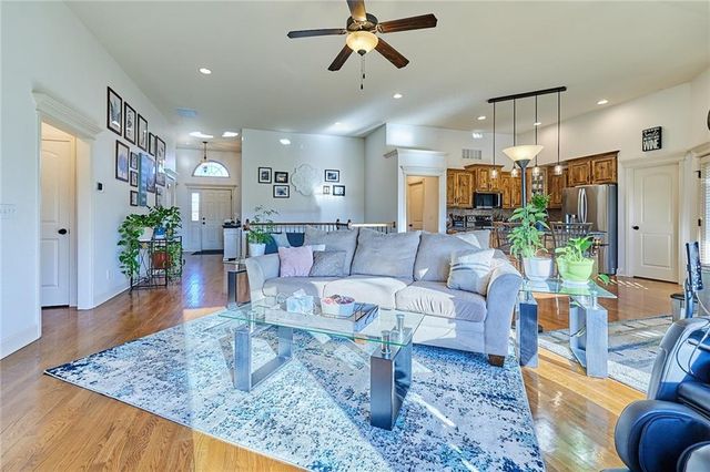 707 Tomahawk Court, Smithville, MO 64089