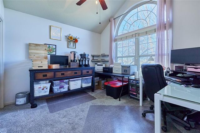 707 Tomahawk Court, Smithville, MO 64089