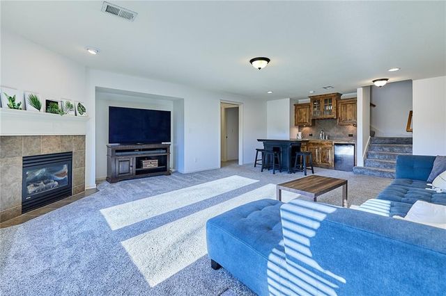 707 Tomahawk Court, Smithville, MO 64089