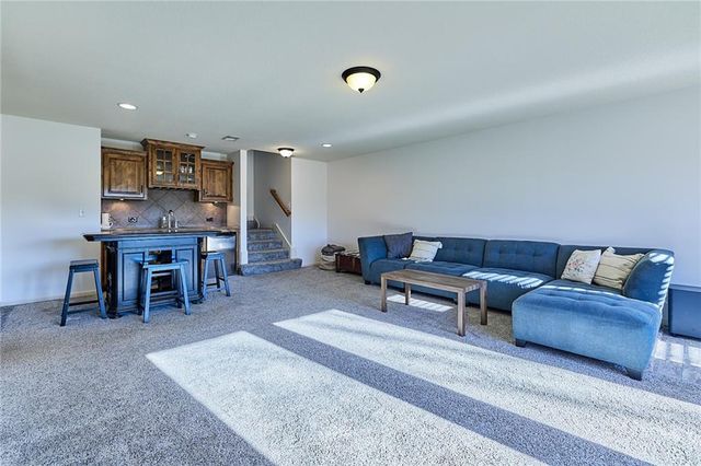 707 Tomahawk Court, Smithville, MO 64089