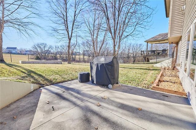 707 Tomahawk Court, Smithville, MO 64089