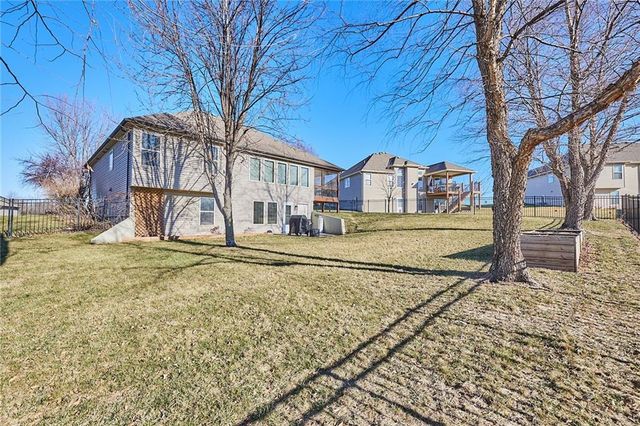 707 Tomahawk Court, Smithville, MO 64089