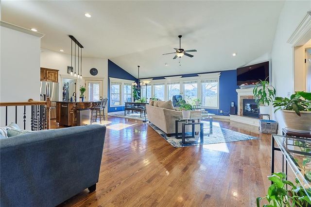 707 Tomahawk Court, Smithville, MO 64089