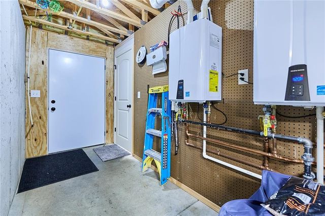 707 Tomahawk Court, Smithville, MO 64089