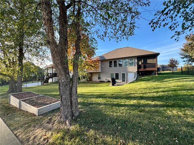 707 Tomahawk Court, Smithville, MO 64089