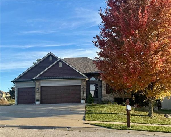 707 Tomahawk Court, Smithville, MO 64089