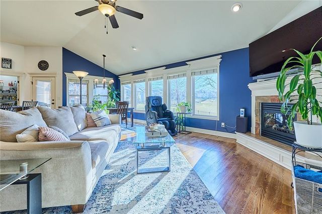 707 Tomahawk Court, Smithville, MO 64089