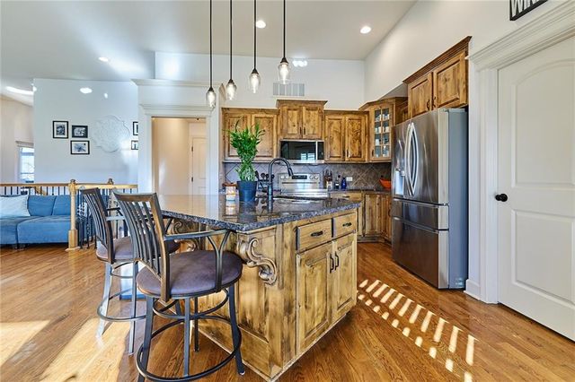 707 Tomahawk Court, Smithville, MO 64089