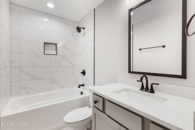 1314 Fort Craig Tr, Maryville, TN 37803