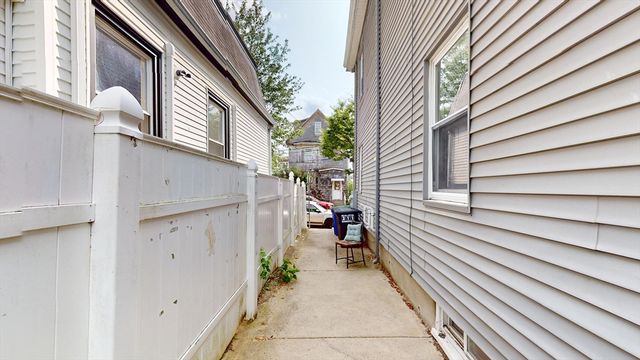 34 Sargent Ave 1B, Somerville, MA 02145