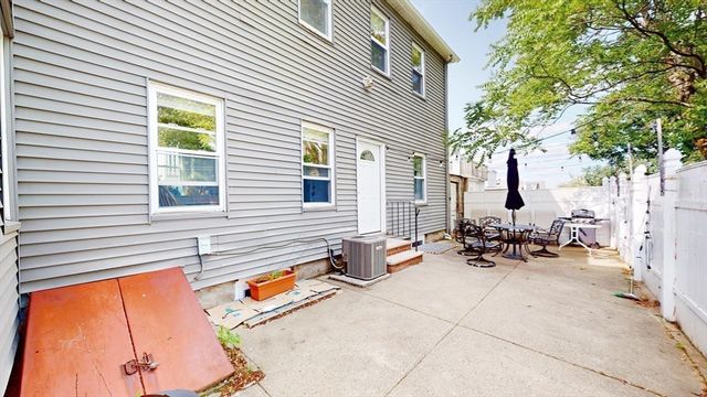 34 Sargent Ave 1B, Somerville, MA 02145