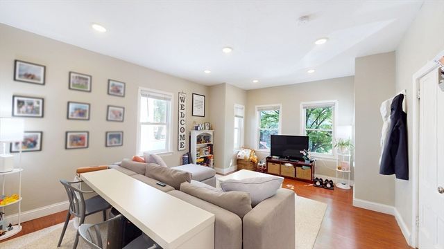 34 Sargent Ave 1B, Somerville, MA 02145