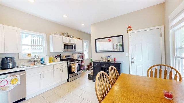 34 Sargent Ave 1B, Somerville, MA 02145
