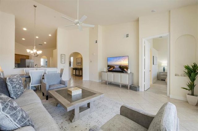3057 Driftwood WAY 4004, Naples, FL 34109